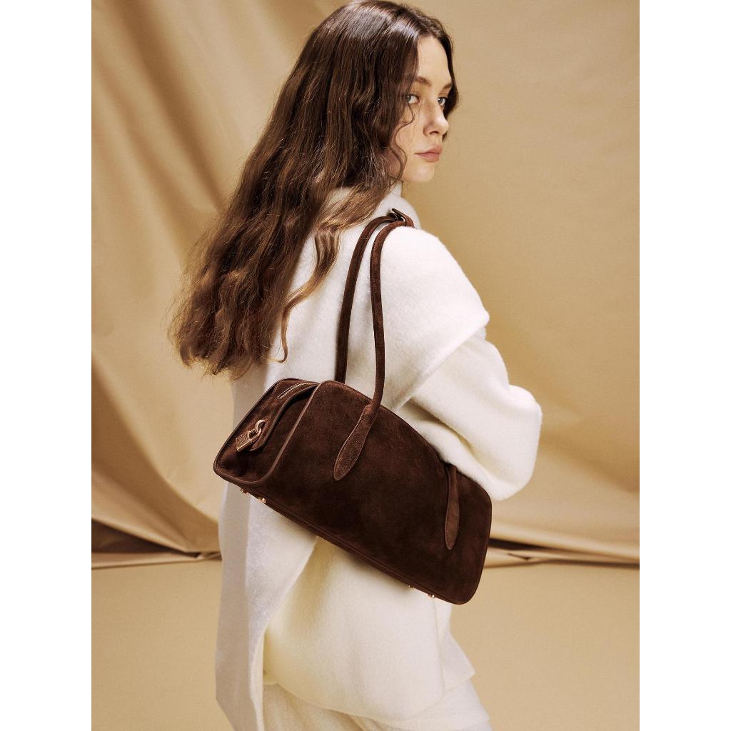 2025 ฤดูใบไม้ร่วงฤดูหนาวสไตล์ใหม่ Parisa Wang Parisa Wang Suede Dachshund Baguette กระเป๋าขนาดใหญ่คว