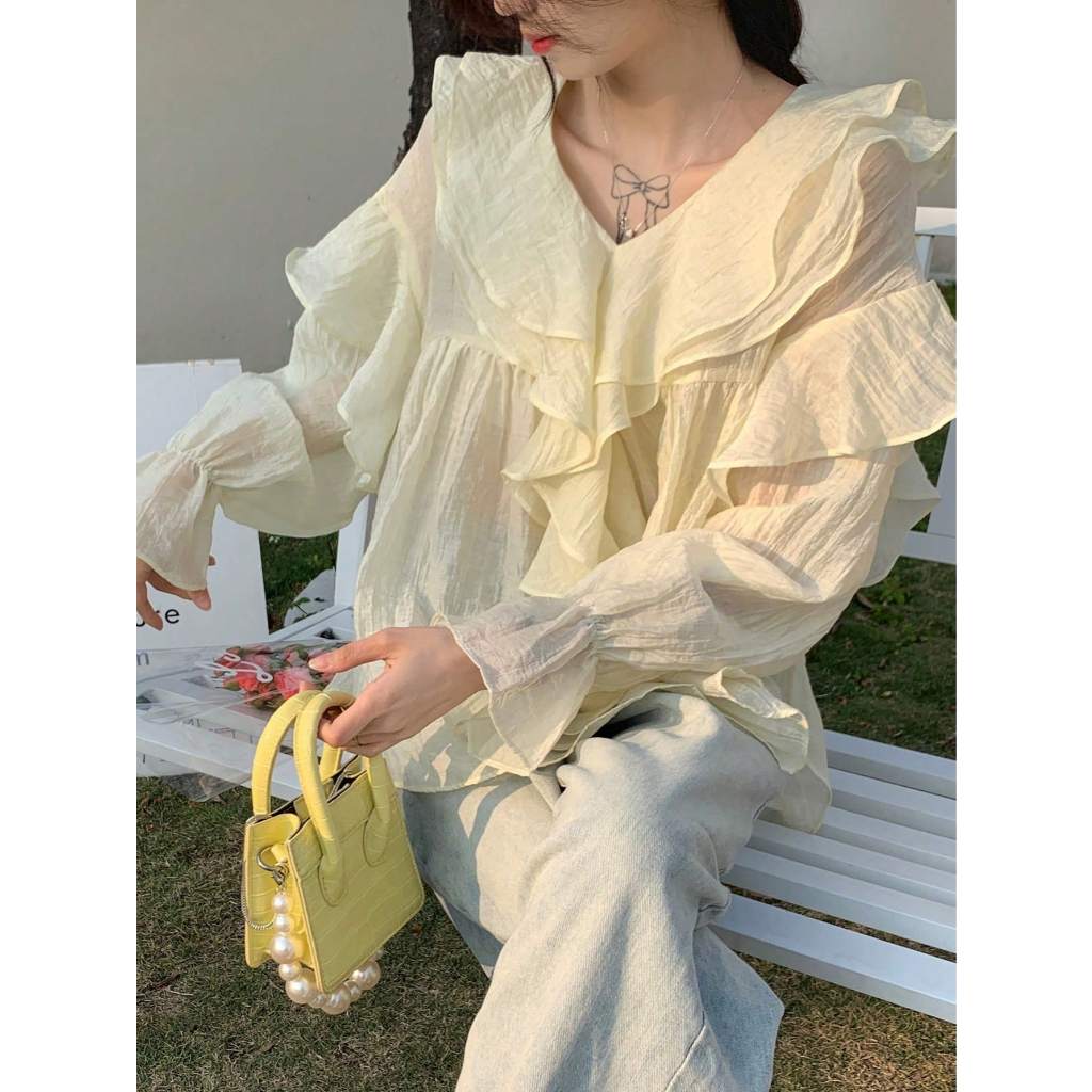 สไตล์เรียบง่ายสีเหลืองอ่อนเสื้อน่าระทึกใจผู้หญิงฤดูร้อนหวานคอวีแขนยาวด้านบน