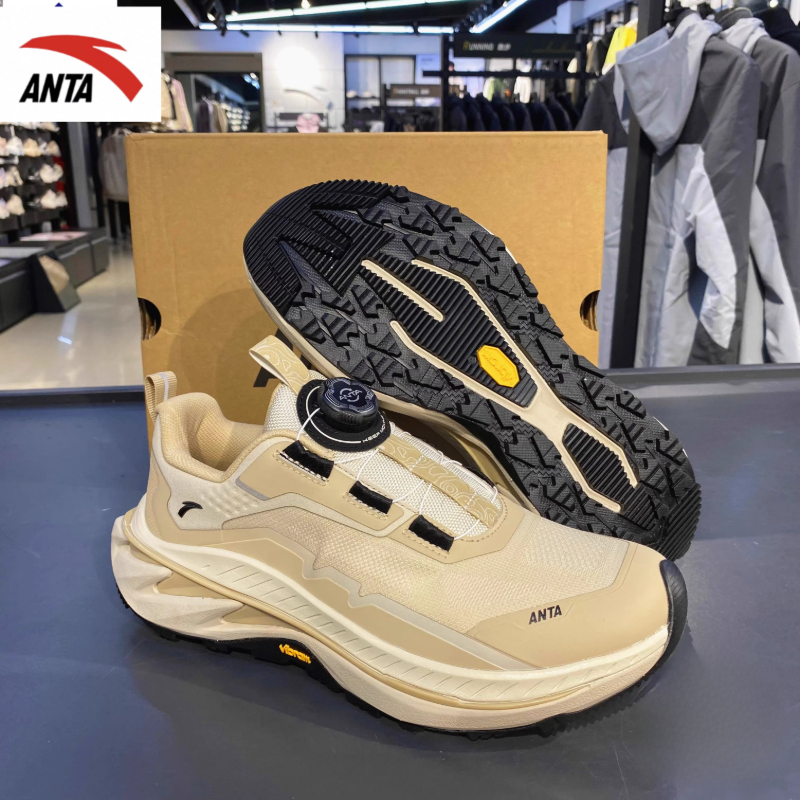 ANTA/ANTA Quest Wild PRO รองเท้าเดินป่ารองเท้าผู้ชายกลางแจ้ง Professional Cross Country รองเท้าวิ่ง 