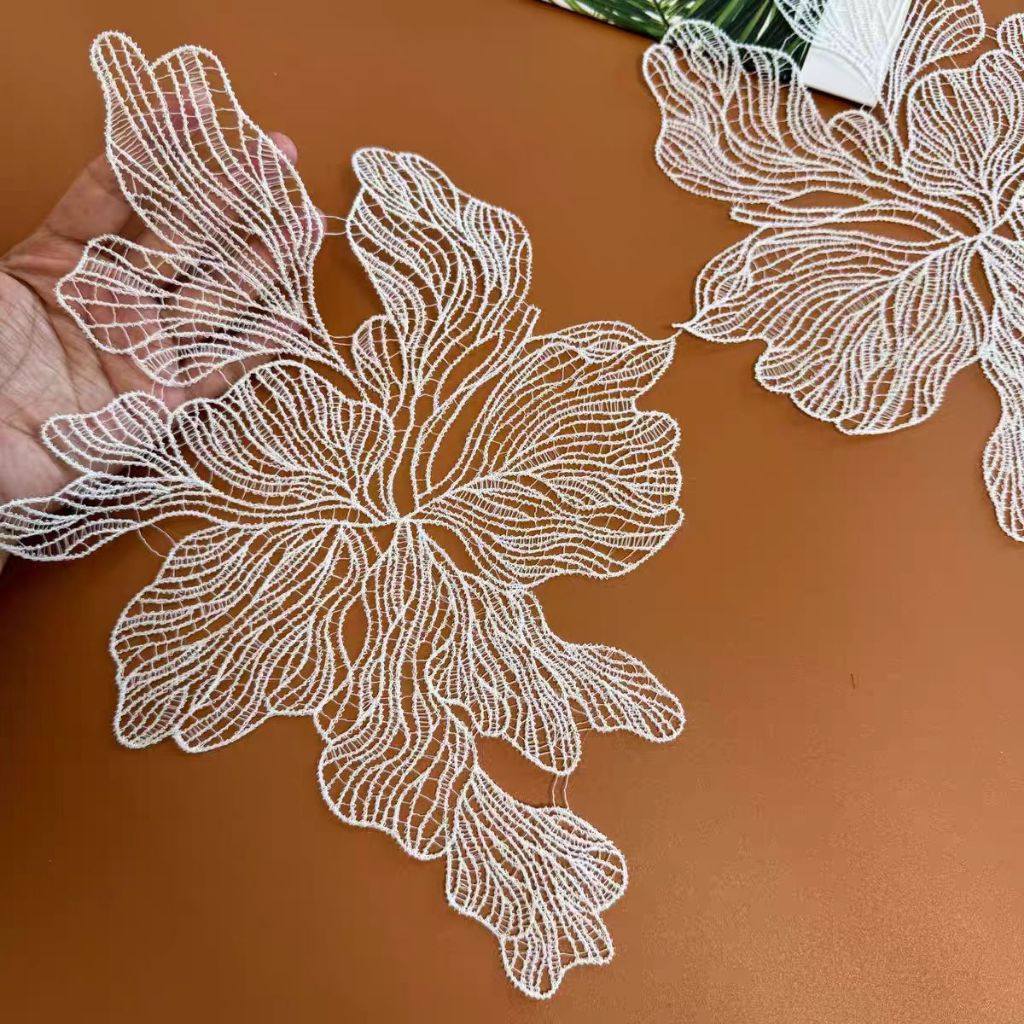 1 PC ขนาดใหญ่ลูกไม้สีขาวดอกไม้ Patch Hollow Out เย็บบน Applique DIY อุปกรณ์เสริม