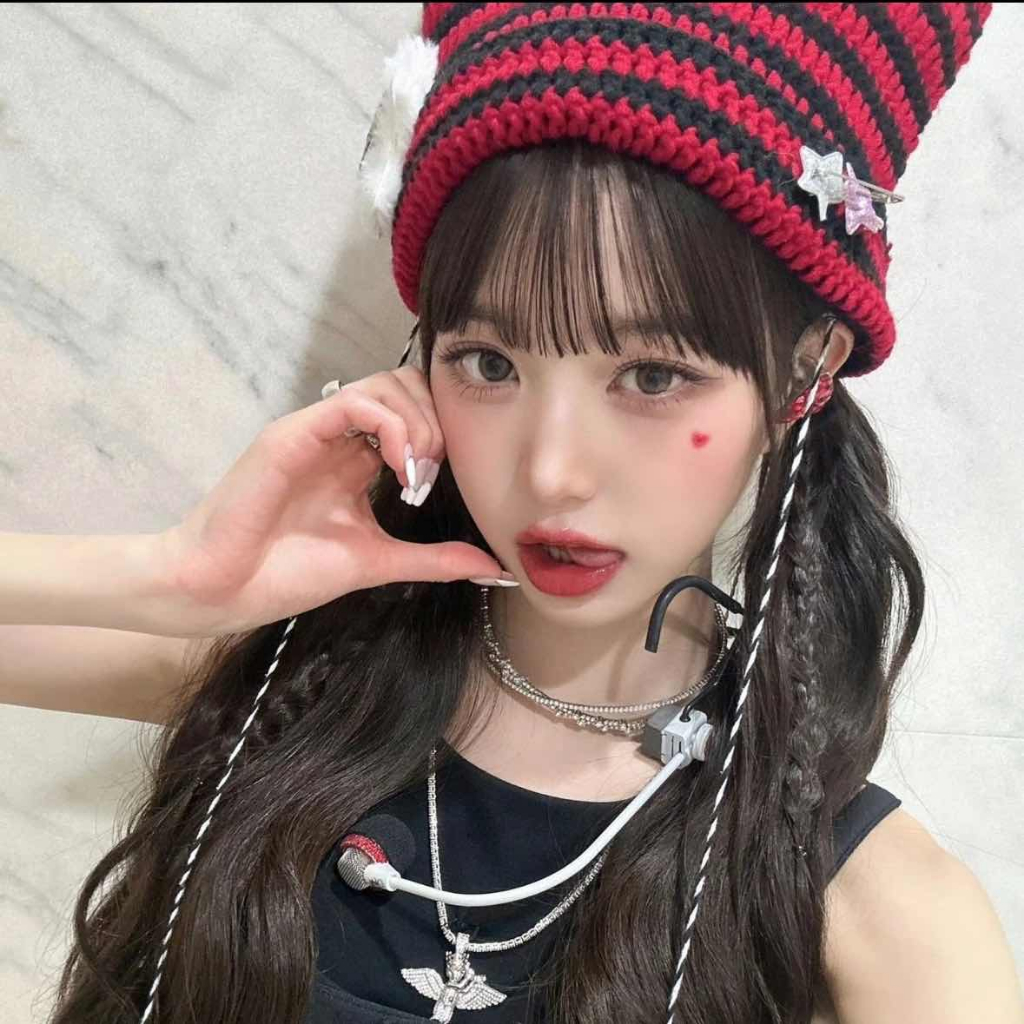 【24H Delivery】หมวกไหมพรมถักแบบหูแมวแหลม พร้อมดาวและบอล อบอุ่มและนุ่มน่าสวมใส่
