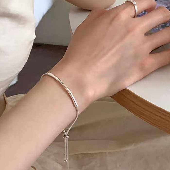 สร้อยข้อมือSterl สายเงินสเตอร์ลิงดึงงู ออกแบบอย่างประณีตและหรูหรา เหมาะสำหรับทุกโอกาส