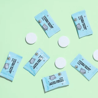 AIRKISS 30 ชิ้นจัดฟันฟันปลอม Retainer ฟัน Aligners 99.9% ฆ่าเชื้อทําความสะอาดเม็ด Mint