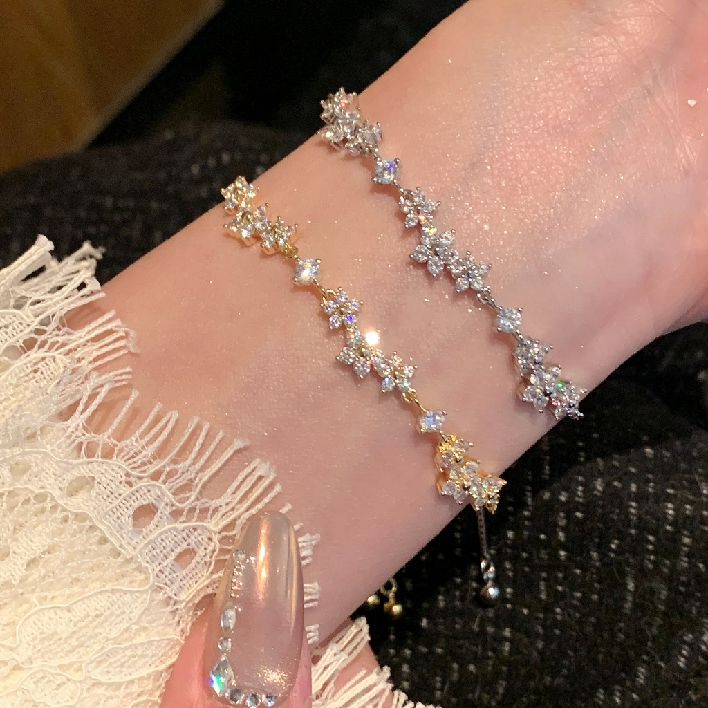 สร้อยข้อมือแบบดึงออกหญิง ประดับดอกไม้ขนาดเล็ก Zircon และ เพชร สไตล์ Cherry Blossom สำหรับโอกาสต่างๆ ในสไตล์ไฮเอนด์
