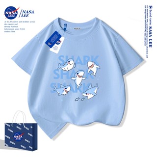 【จัดส่งวันเดียวกัน】เสื้อยืดผ้าฝ้ายเด็ก ลายฉลามออกแบบโดย NASA…