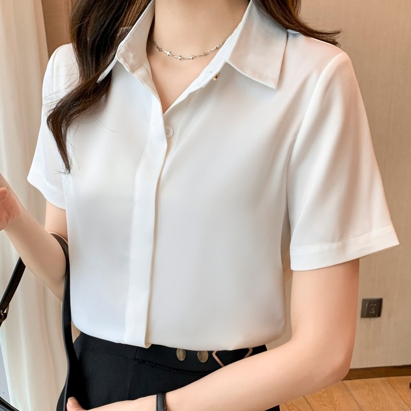 เสื้อเชิ้ตแขนสั้นผู้หญิง สีพื้น ทรงไหล่ตก กระดุมหน้า(ปุ่มซ่อน)  ดีไซน์คลาสสิค ผ้าไหมอิตาลีอย่างดี ผ้าไม่หนามาก ผ้าใส่สบาย