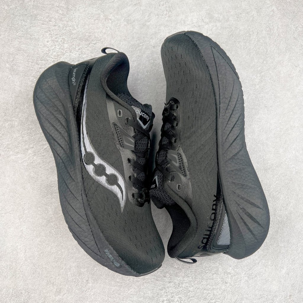 Saucony Triumph 22 รองเท้าวิ่งแบบมีการรองรับแรงกระแทกดีเยี่ยม