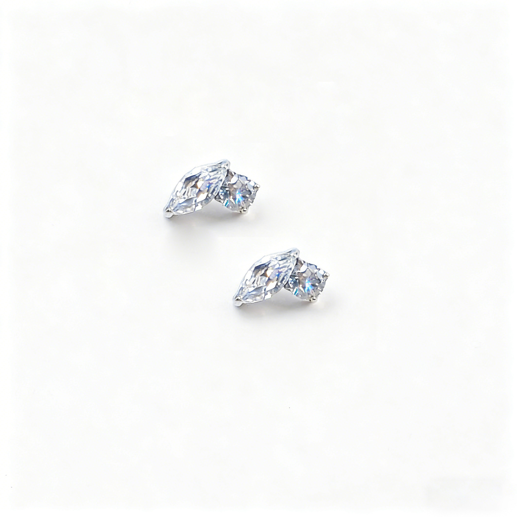 เครื่องประดับแฟชั่นไทเทเนียม 16G Lip Ring กระดูกอ่อน 2 CNC ชุด Marquise CZ ภายในเกลียว Labret Pierci