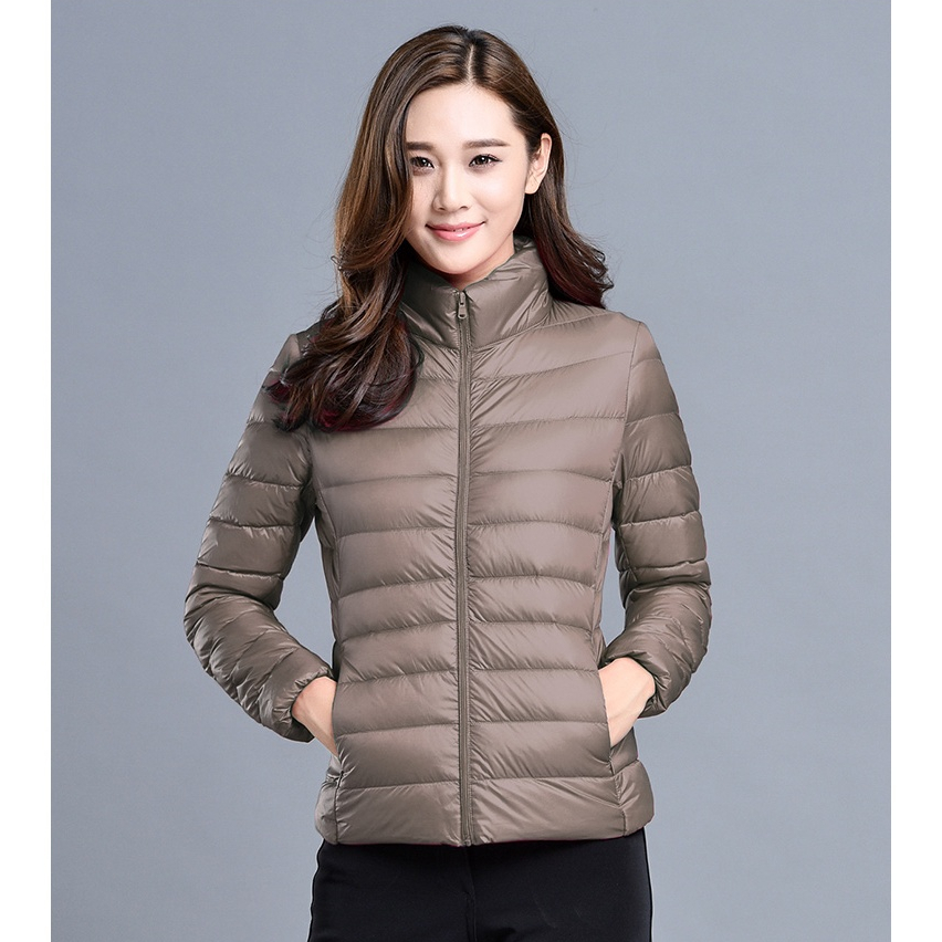 Uniqlo เสื้อแจ็คเก็ตดาวน์ผู้หญิงทรงสลิม (Slim Fit) อุ่นบางใส่สบาย สีทึบ