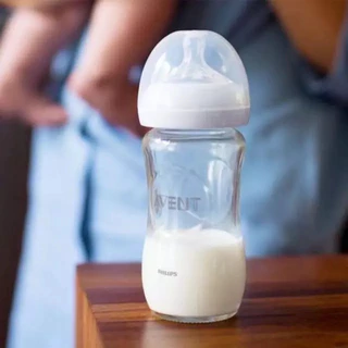 Avent Natural Glass bottle 8oz/240ml พร้อมจุกนม Teat 1m+