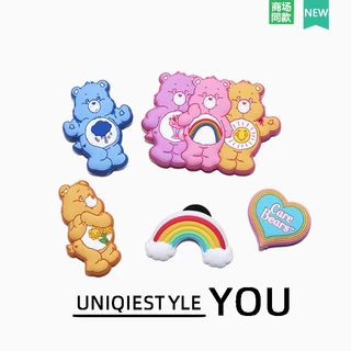 2026 รองเท้ารูจระเข้สไตล์ใหม่ Huazhibixing อุปกรณ์เสริมน่ารักการ์ตูน Care Bear ชุดห้าชิ้นสไตล์ใหม่ Care Bear ร่ม