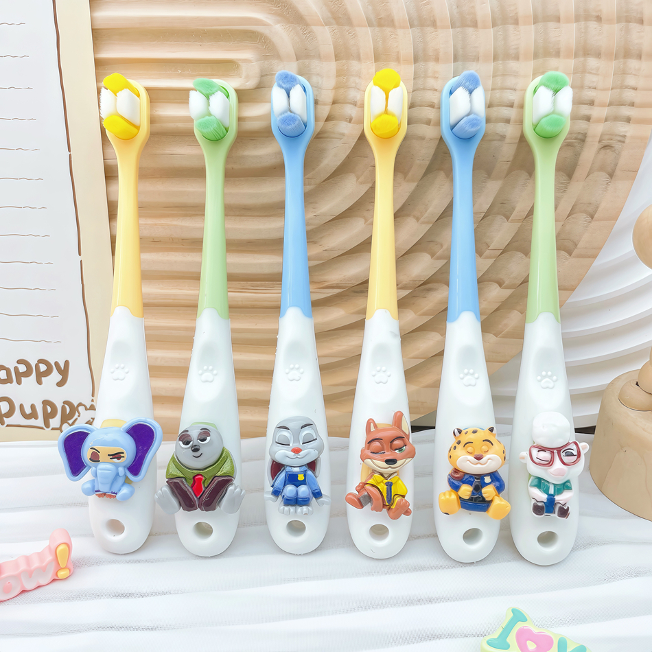 แปรงสีฟันเด็ก Zootopia Judy Nick ขนแปรงนุ่ม หัวเล็ก ป้องกันเหงือก เหมาะ 3-12 ปี