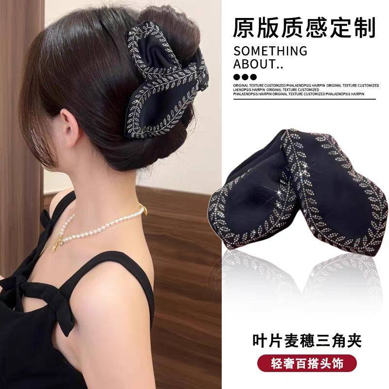 คลิปผม 여성 ดีไซน์ใหม่ จาก.High-End ตกแต่งด้วยเพชรสังเคราะห์ทรงสามเหลี่ยม ขนาดใหญ่