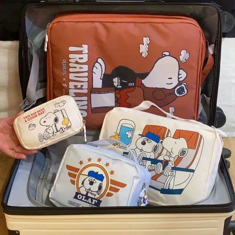 กระเป๋าเก็บของสําหรับเดินทาง Snoopy Snoopy "Star Airlines" Series ความจุขนาดใหญ่ Ultra-Light Compressable Portable Travel Storage Bag ชุดสี่ชิ้น