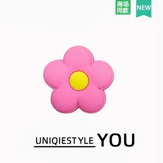 สไตล์ใหม่รองเท้าหลุมรองเท้าดอกไม้การปรับตัว Zhibixing DIY สีชมพูหนังสือสีแดงเล็ก ๆ แนะนํา Series kt แมวรองเท้าหัวเข็มขัดเครื่องประดับดิสนีย์การ์ตูนอะนิเมะ