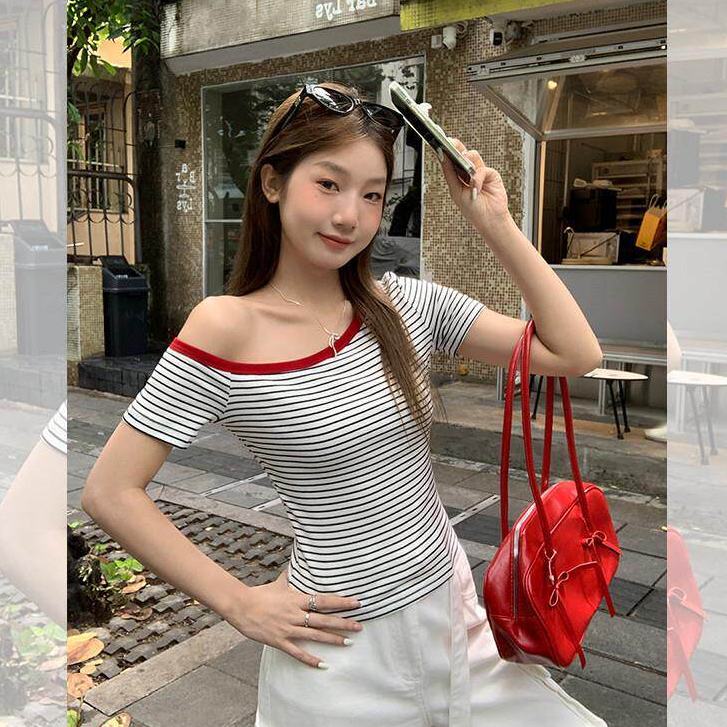 BraQueen✨เสือยืดเเขนสั้น เสื้อยืดปาดใหล่ สลิมฟิต รูปแบบลาย เนื้อผ้านิ่ม สไตล์เกาหลี ราคา ถูกที่สุด ดีลบีเคเค แกลเลอรีภาพที่ 3