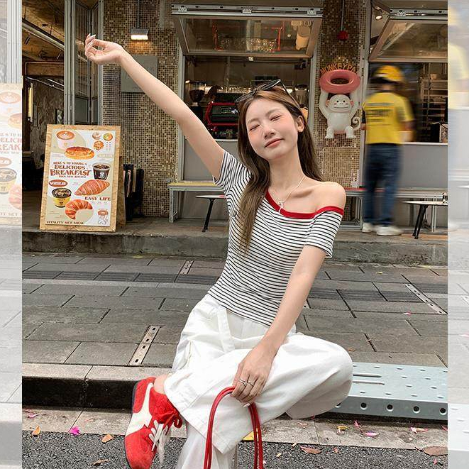 BraQueen✨เสือยืดเเขนสั้น เสื้อยืดปาดใหล่ สลิมฟิต รูปแบบลาย เนื้อผ้านิ่ม สไตล์เกาหลี ราคา ถูกที่สุด ดีลบีเคเค แกลเลอรีภาพที่ 4