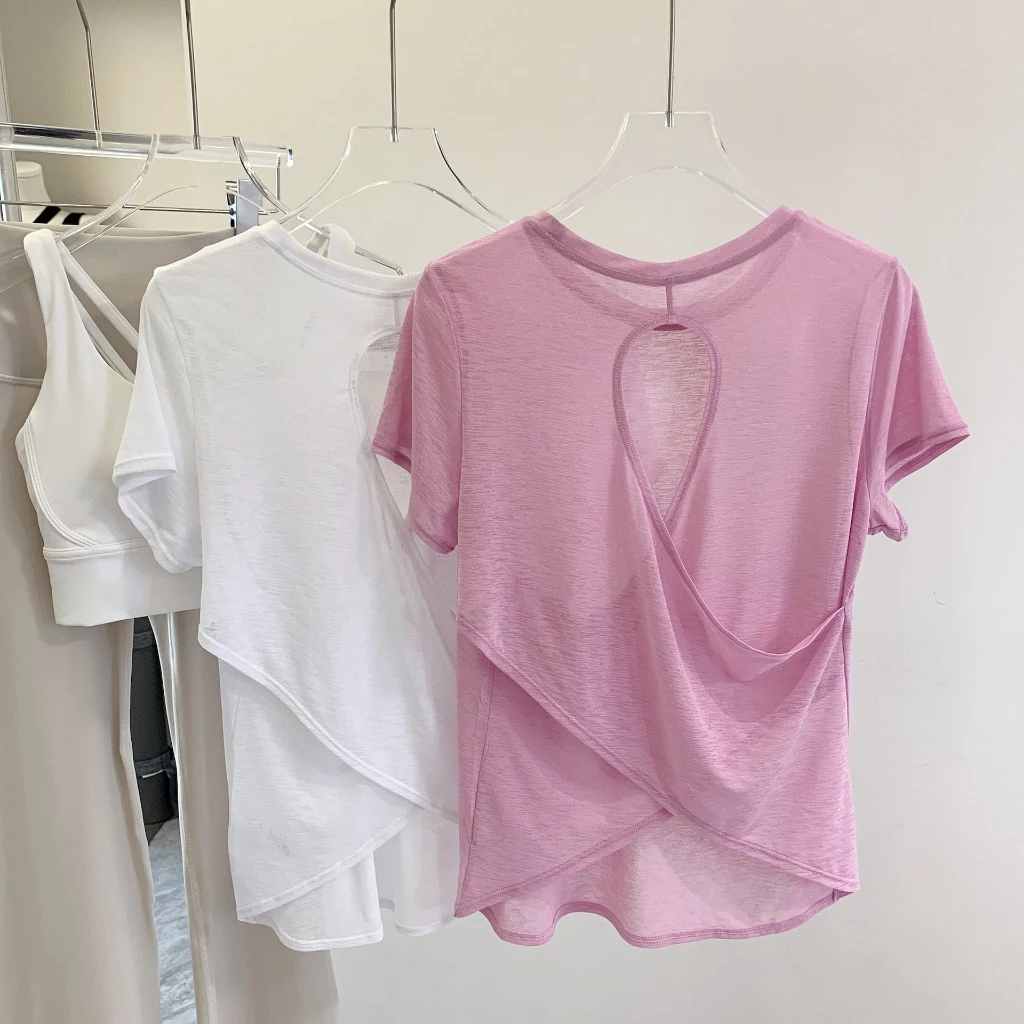 เสื้อยืดโยคะผู้หญิง แขนสั้น ทรงหลังโฮลโลว์