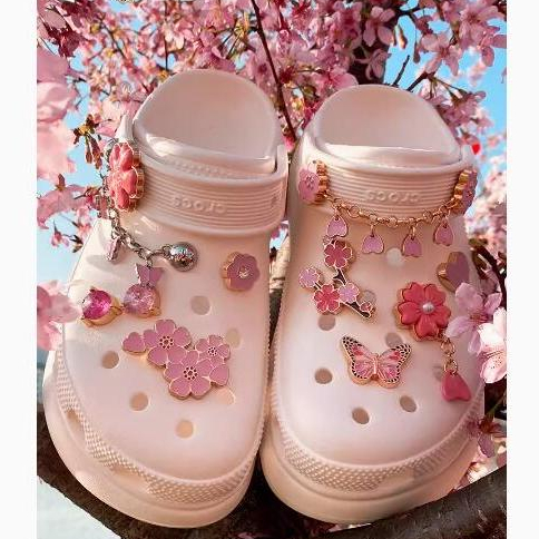 2026 สไตล์ใหม่รองเท้าดอกไม้ High-End DIY สาวดอกไม้สีชมพูโลหะ Cherry Blossom Series รองเท้าหัวเข็มขัด