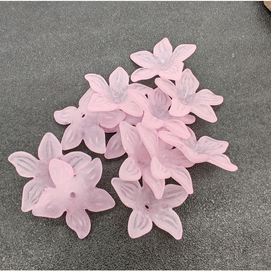 50 ชิ้นสีชมพูอะคริลิคห้ากลีบดอกไม้ Charm หลวม DIY ลูกปัดประมาณ 29 มม. y1903