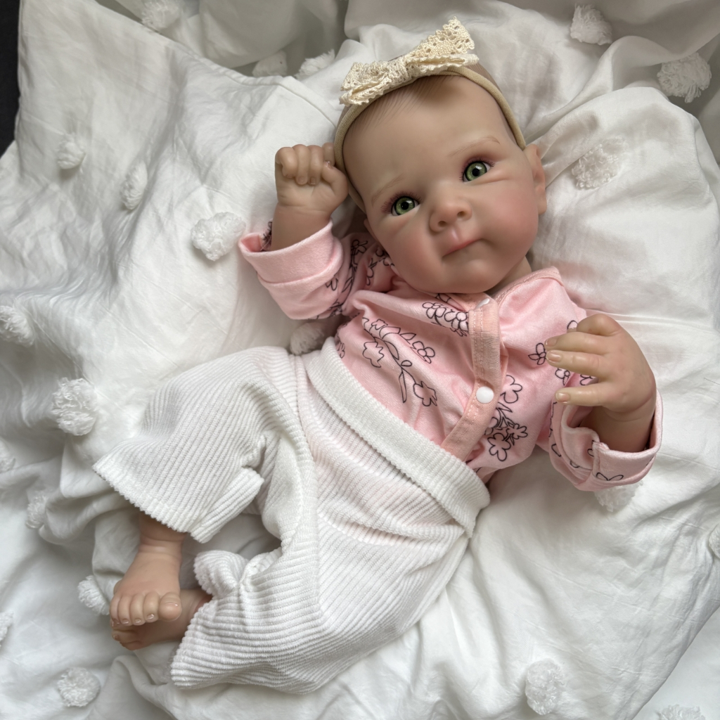 18 "Reborn ตุ๊กตาเด็ก Bettie ด้วยตาสีเขียว Soft Body เหมือนจริงทารกแรกเกิด 3D ผิวด้วยหลอดเลือดดําที่