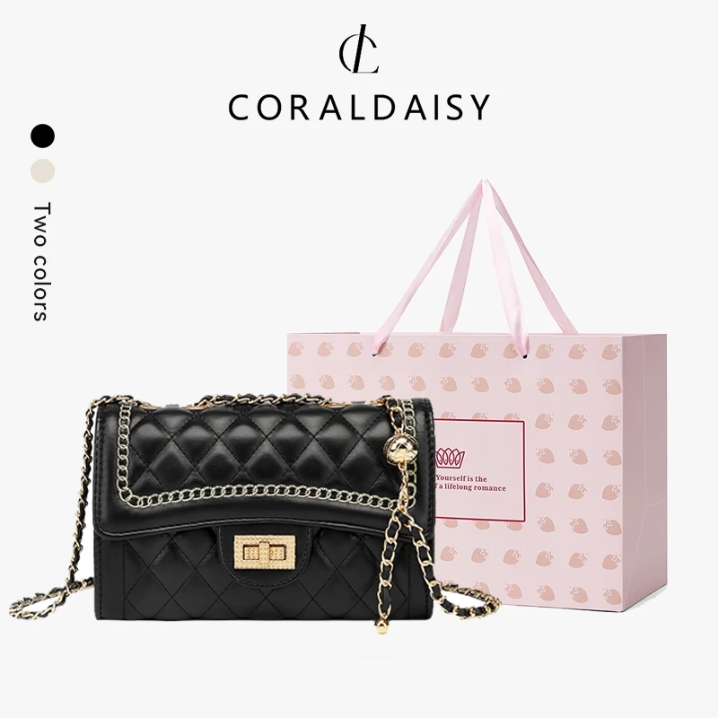 CORALDAISY 2025 รูปแบบใหม่ ห่วงโซ่ที่หรูหรา กระเป๋าสะพายข้าง หัวเข็มขัดหมุน แฟชั่นสีทึบ กระเป๋าสะพาย