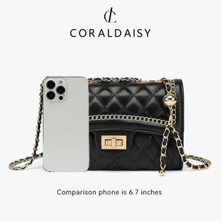 CORALDAISY 2025 รูปแบบใหม่ ห่วงโซ่ที่หรูหรา กระเป๋าสะพายข้าง หัวเข็มขัดหมุน แฟชั่นสีทึบ กระเป๋าสะพาย