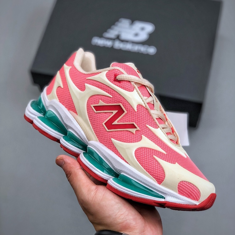 New Balance NB2000 รองเท้ากีฬาลําลองผู้หญิงสีชมพู