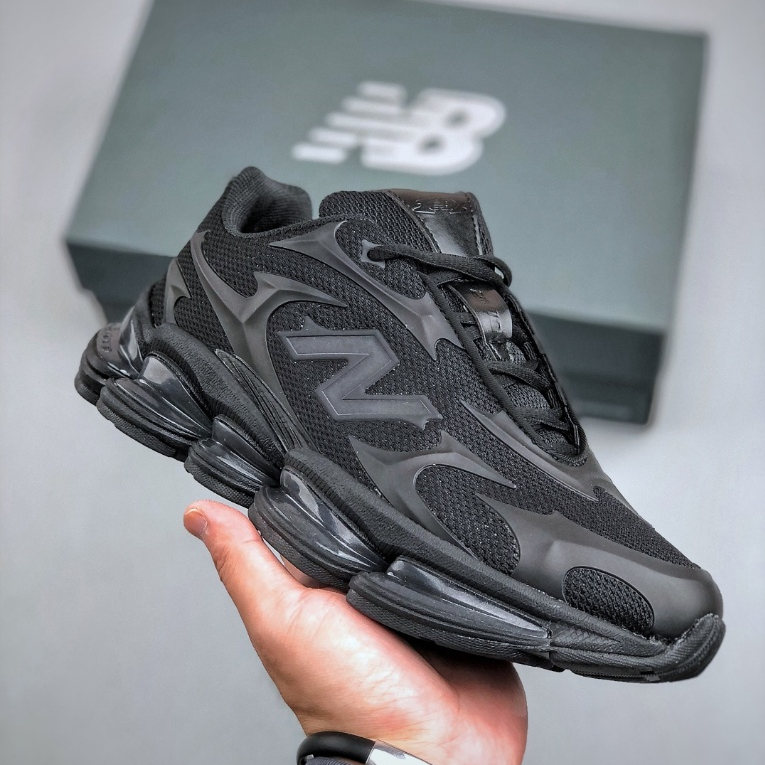 New Balance NB2000 รองเท้ากีฬาลําลองสําหรับบุรุษและสตรีสีดํา