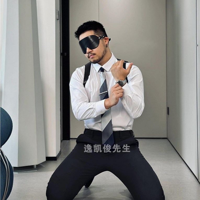 หนังหน้ากากตาอารมณ์สีดําทึบแสง ไม่จํากัดเพศ ปรับแรเงาอุปกรณ์ประกอบฉากภาพหนังเรียบ