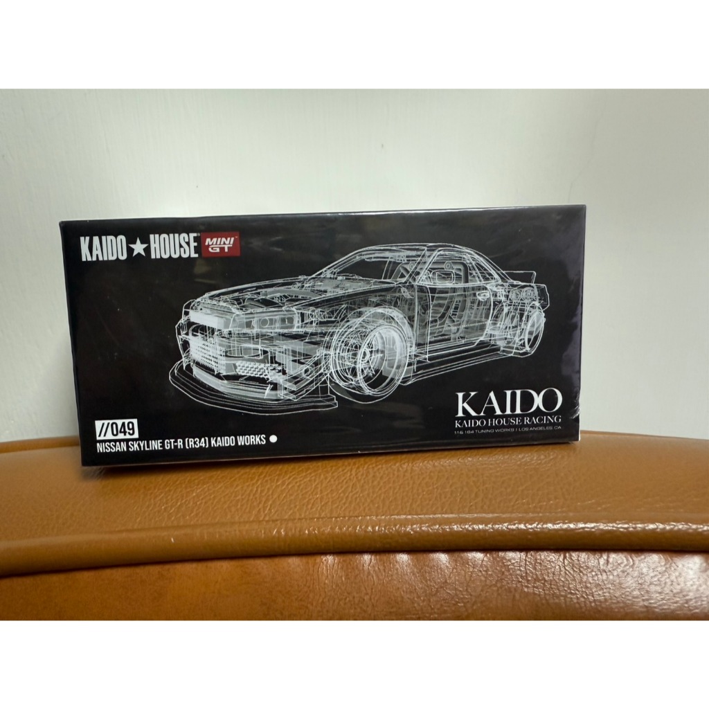 (ปิดผนึก) Mini GT x Kaido House 1/64 KHMG049 Nissan Skyline GTR R34 Works V2 สีขาว Diecast Scale รถโ