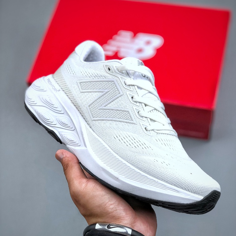 New Balance NB880 รองเท้ากีฬาสําหรับบุรุษและสตรีรองเท้าวิ่งสีขาว