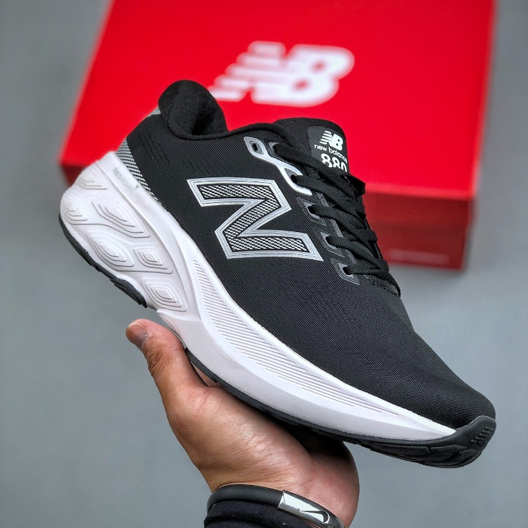 New Balance NB880B15 รองเท้ากีฬาสําหรับบุรุษและสตรีรองเท้าวิ่งสีดํา