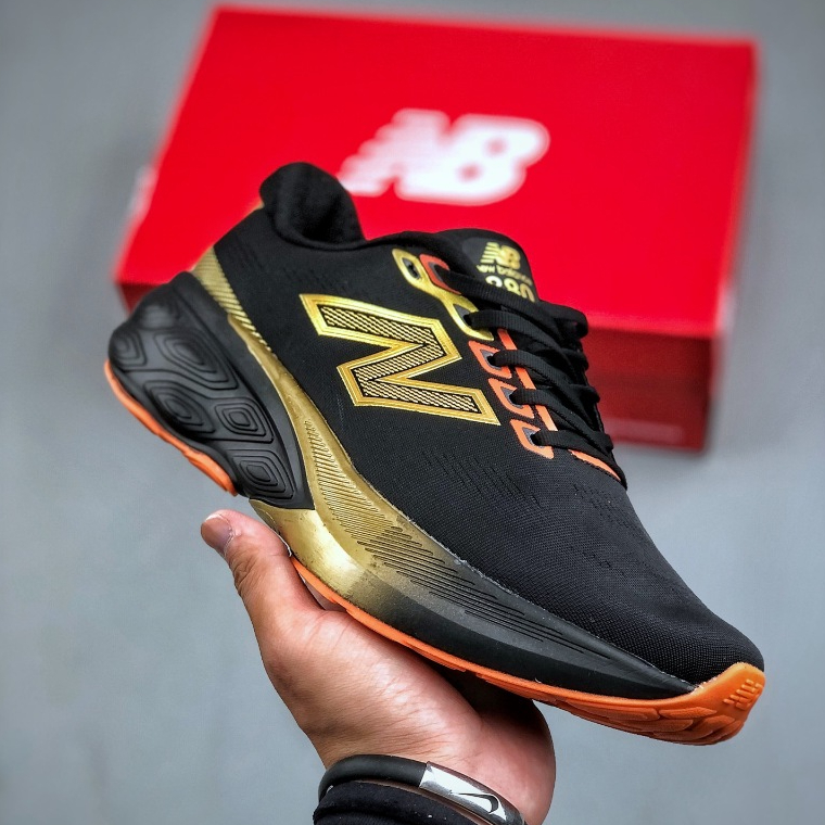 New Balance NB880V15 รองเท้ากีฬาสําหรับบุรุษและสตรีรองเท้าวิ่งสีดําสีเหลือง