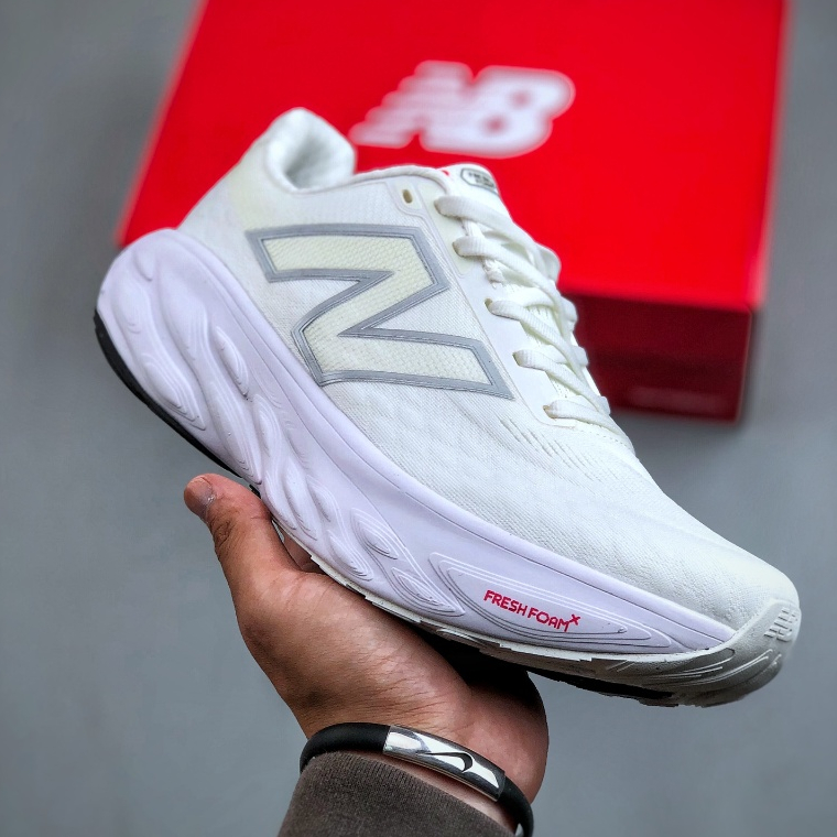 New Balance NB Fresh Foam Evoz v2 รองเท้ากีฬาสําหรับบุรุษและสตรีรองเท้าวิ่งสีขาว