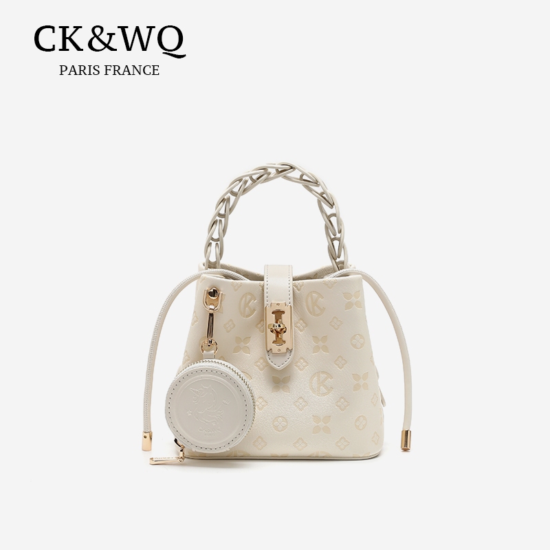 กระเป๋าถือผู้หญิง CK&WQ รุ่น MoYou แบบสลักลายนูน กระเป๋าทรงถังแฟชั่นขายดีช่วงสงกรานต์