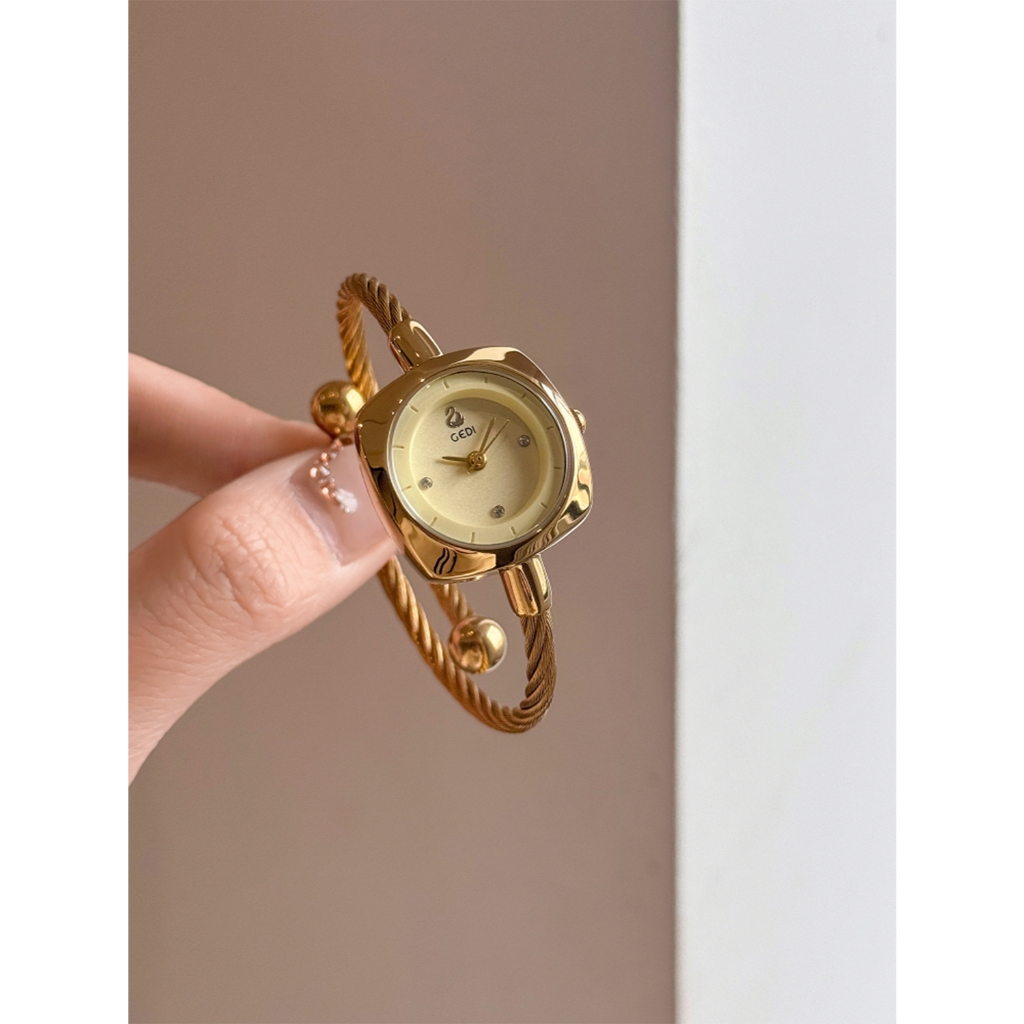 2025 ใหม่ Vintage Luxury Gold-Tone นาฬิกาผู้หญิงสร้อยข้อมือสไตล์ Sophisticated Swan Square Dial ควอตซ์สุภาพสตรีนาฬิกาของขวัญ