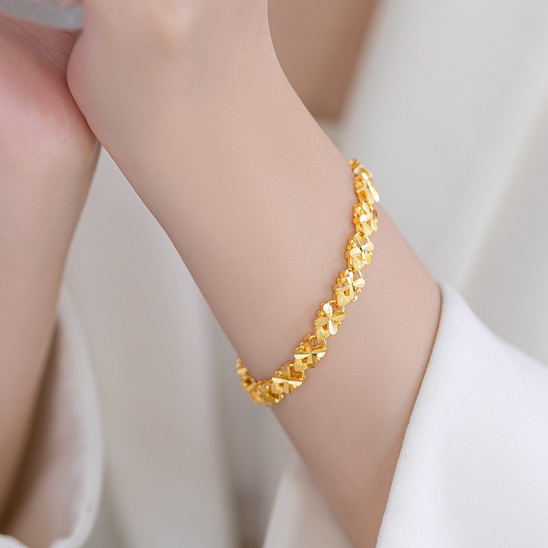 สร้อยข้อมือหัวใจโคลเวอร์สี่ใบ สไตล์เกาหลี สีทอง ของขวัญวันเกิดสำหรับเธอ ราคา ถูกที่สุด ดีลบีเคเค แกลเลอรีภาพที่ 3