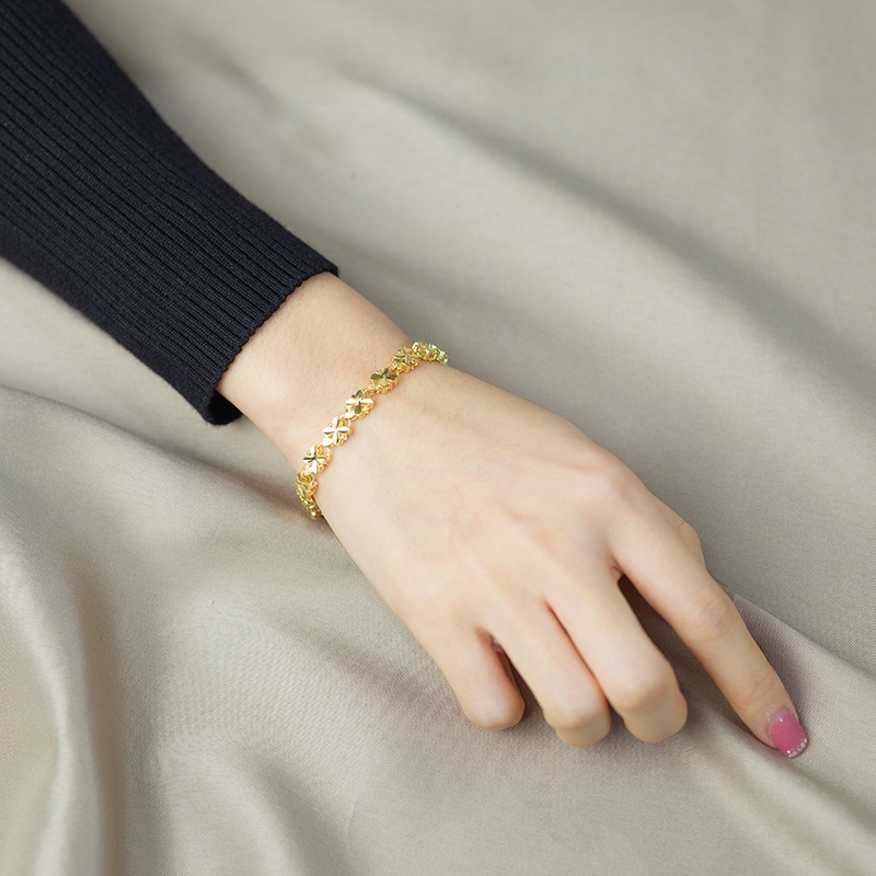 สร้อยข้อมือหัวใจโคลเวอร์สี่ใบ สไตล์เกาหลี สีทอง ของขวัญวันเกิดสำหรับเธอ ราคา ถูกที่สุด ดีลบีเคเค แกลเลอรีภาพที่ 6