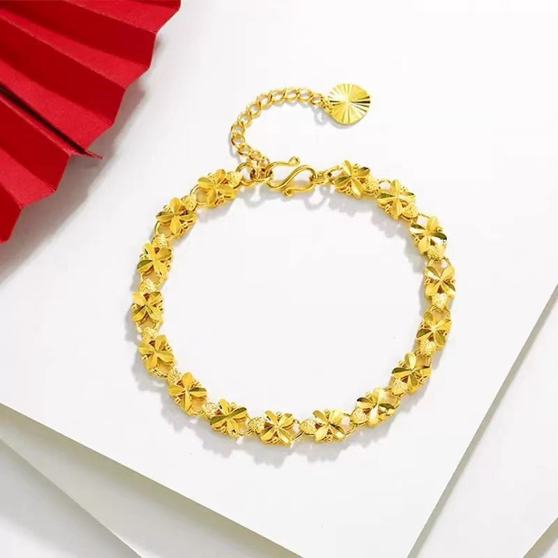 สร้อยข้อมือหัวใจโคลเวอร์สี่ใบ สไตล์เกาหลี สีทอง ของขวัญวันเกิดสำหรับเธอ ราคา ถูกที่สุด ดีลบีเคเค รูปภาพหลัก