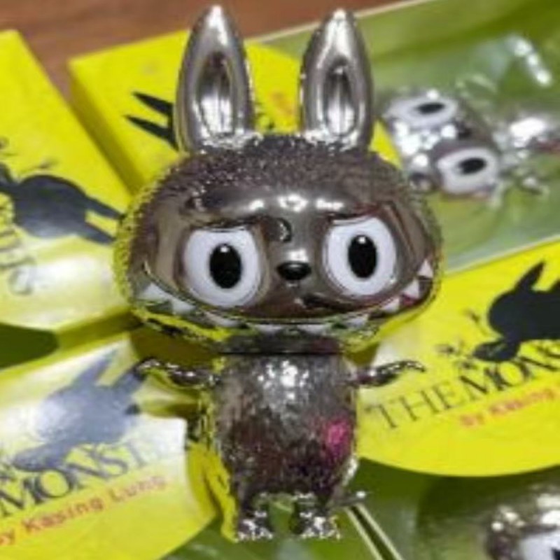 LABUBU LABUBU Mini Zimomo Zilver การ์ดแขวนมือสํานักงานตุ๊กตาตกแต่งสินค้าของขวัญอินเทรนด์เล่น