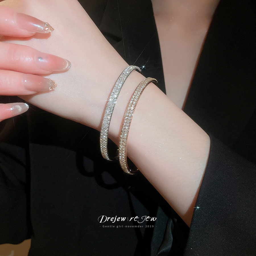 กำไลข้อมือพลอยเทียม ออกแบบแฟชั่น สไตล์สมัยนิยม สำหรับผู้หญิง .gold และ.silver แสดงความเป็นตัวของคุณ