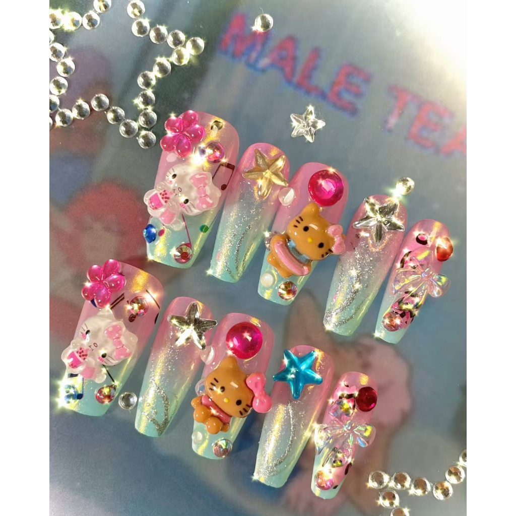 นิตยสารญี่ปุ่นเก่าที่เรียกว่า "Kitty Cute Y2K Handmade nails Costume Accessories"