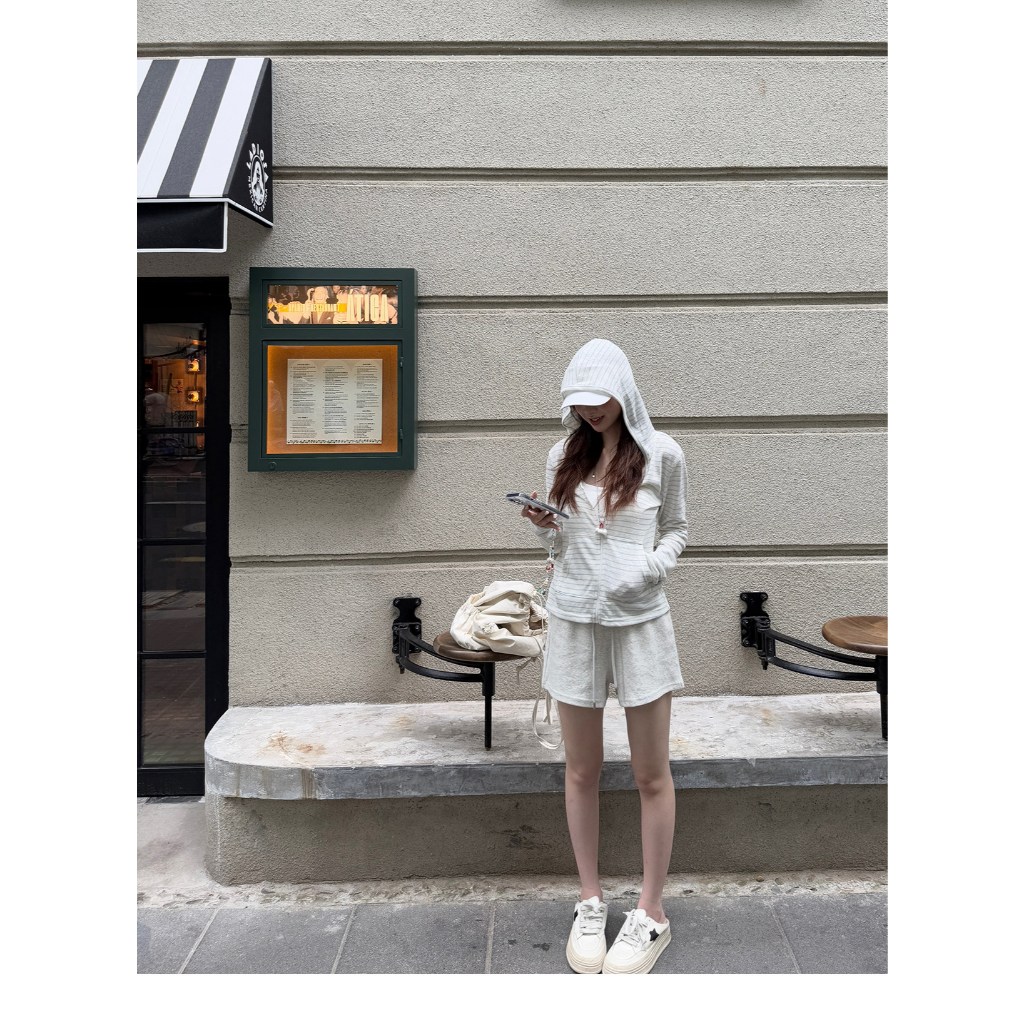 Bella Shop เสื้อคลุมบางๆ เสื้อแจ็คเก็ตแขนยาวมีฮู้ดลายทางพร้อมซิป สไตล์สปอร์ต ทรงเข้ารูป ใส่สบายดูผอม - รูปที่ 4