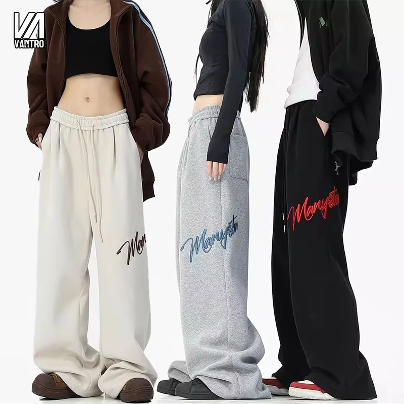 Vantro กางเกงวอร์ม unisex เอวยางยืด กางเกงขายาว ปักตัวอักษรที่ขา ดีไซน์เรียบง่าย หลวม สบาย เข้าได้กับทุกชุด ทันสมัย เต้นรำ ออกกำลังกาย