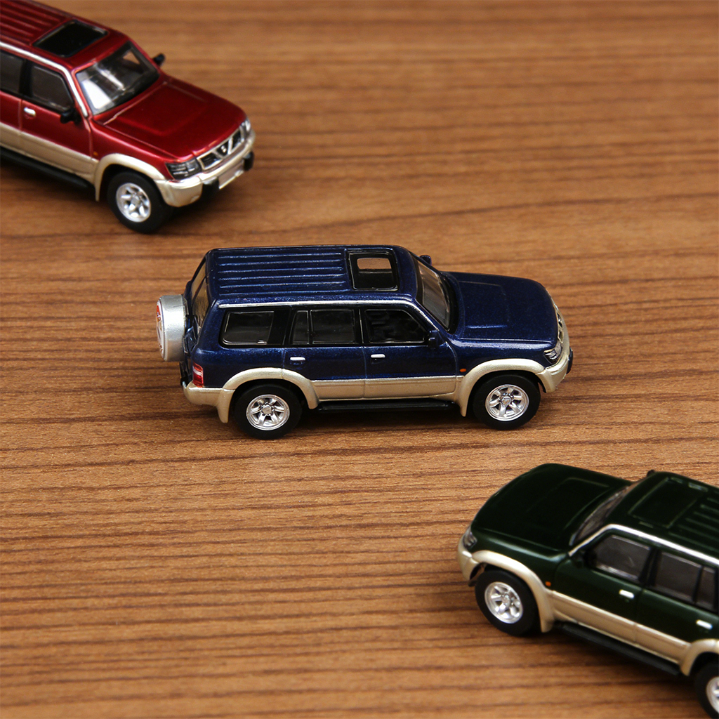 1: 64 Nissan Patrol Y61 1998, Zinc Alloy Die-Casting Shell, Restore Design.หลายสี.จุ่มพร้อมฐานรุ่นแล