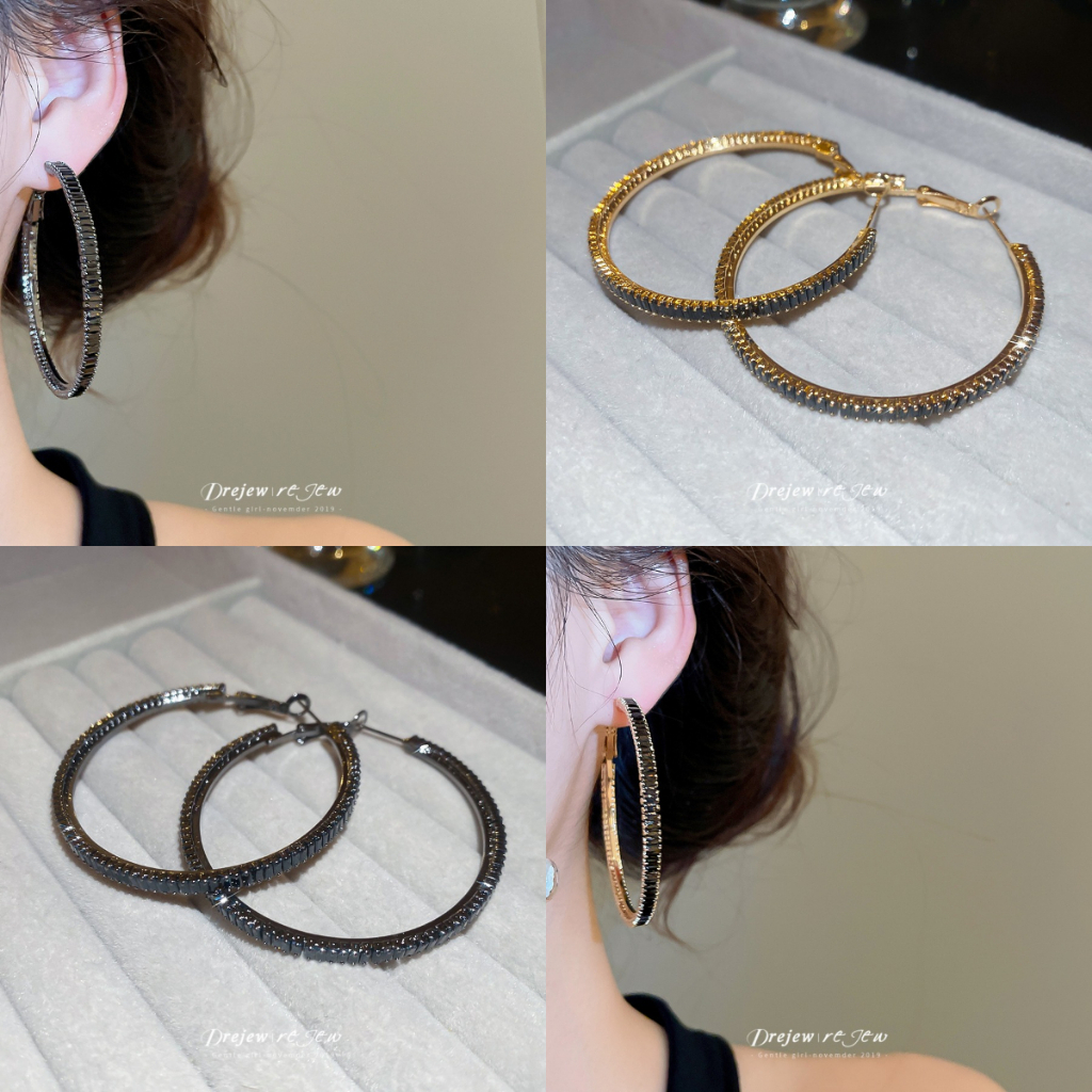 ต่างหูสองชั้นลายพิมพ์แบบห่วง สไตล์หรูหรา มีให้เลือกทั้งสีดำและสีทอง เสริมความสวยงามได้อย่างลงตัว