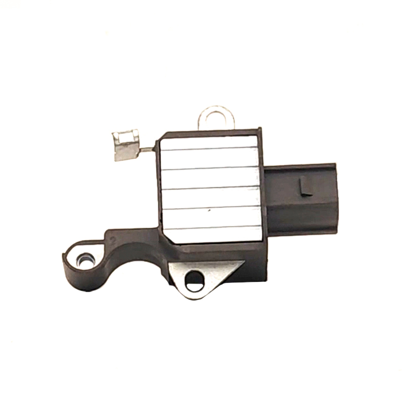 Auto denki ic เครื่องควบคุมแรงดันไฟฟ้าไดชาร์จ 12v 13300600 / 03-065 สําหรับ 333033 31108R40A01 31108