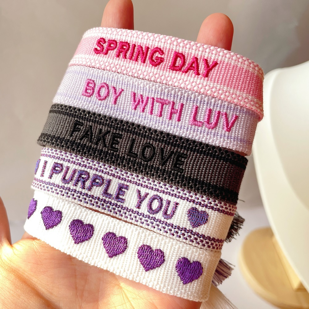 สร้อยข้อมือทอ ดีไซน์ 7 Hearts ของขวัญสำหรับคนพิเศษ