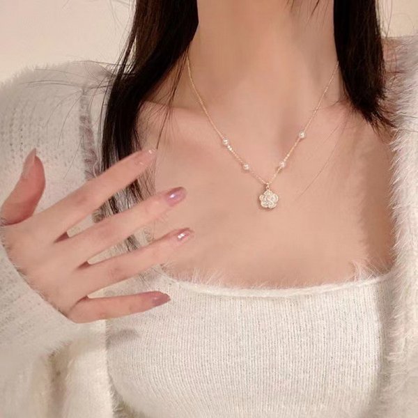 Glow In The Dark Lucky ดอกไม้สร้อยคอ Rhinestone Luminous ดอกไม้จี้สร้อยคอ Wish Card สําหรับผู้หญิงแฟชั่นเครื่องประดับของขวัญ